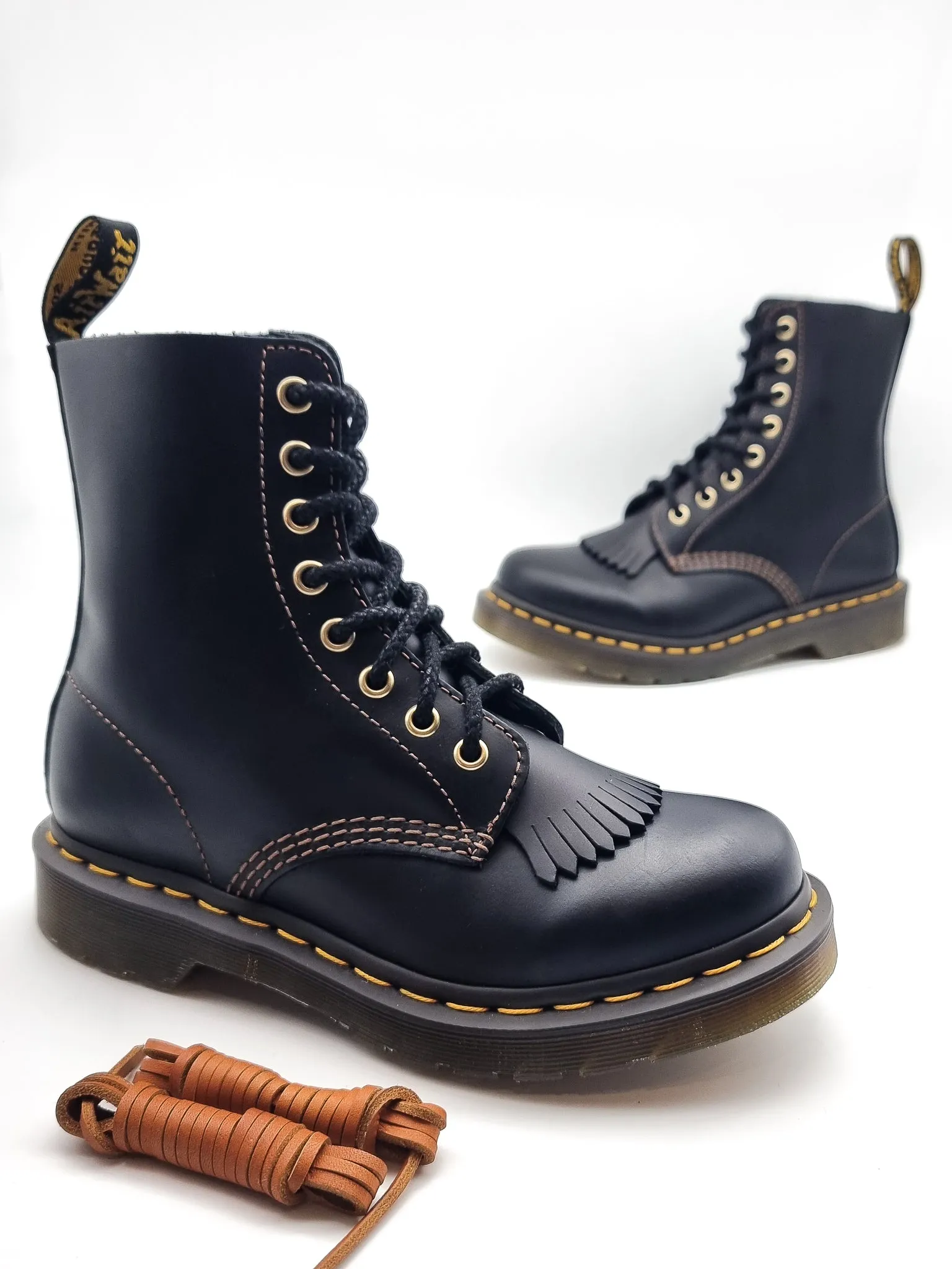 DR. MARTENS 1460 PASCAL ABRUZZO KILTIE BLACK