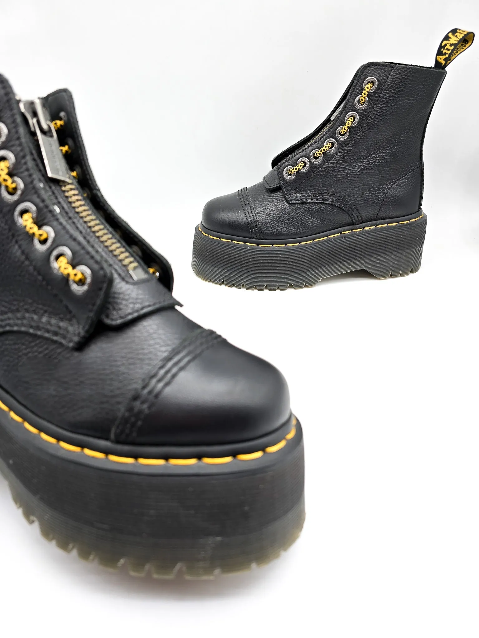 DR. MARTENS SINCLAIR MAX BLACK MILLED LEATHER