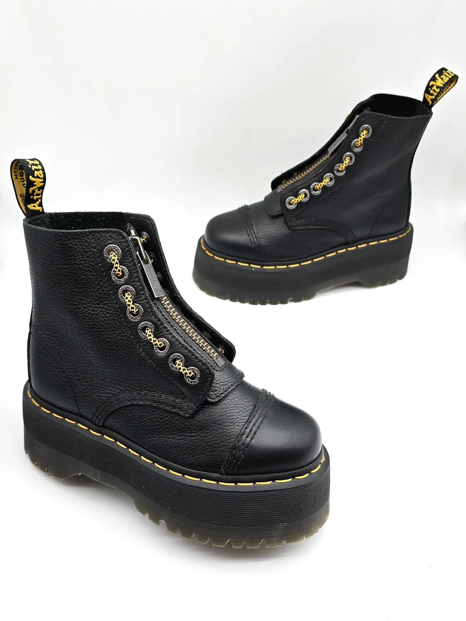 DR. MARTENS SINCLAIR MAX BLACK MILLED LEATHER